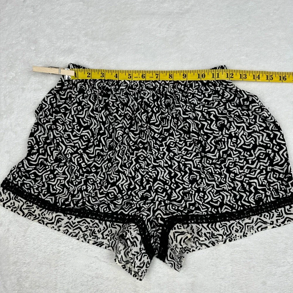 Xhilaration Black White Patterned Shorts Crochet Lace Trim Elastic Waist‎ Small